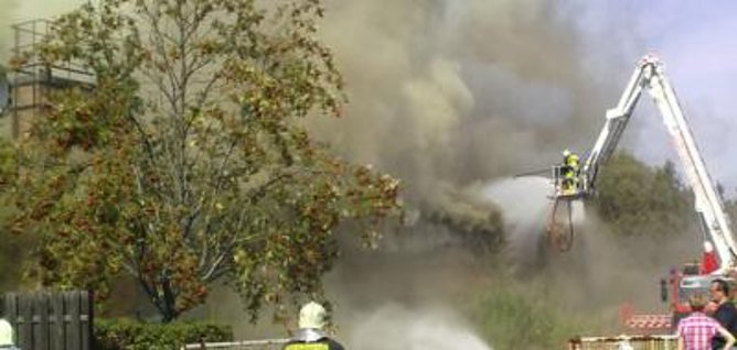Großer Feuerwehreinsatz in Rüdersdorf bei Berlin