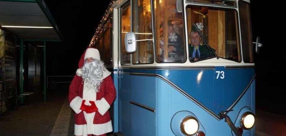 Mit der Nikolaus-Tram zum Rüdersdorfer Weihnachtsmarkt