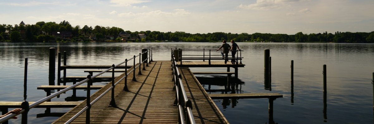 Ponton au bord du lac