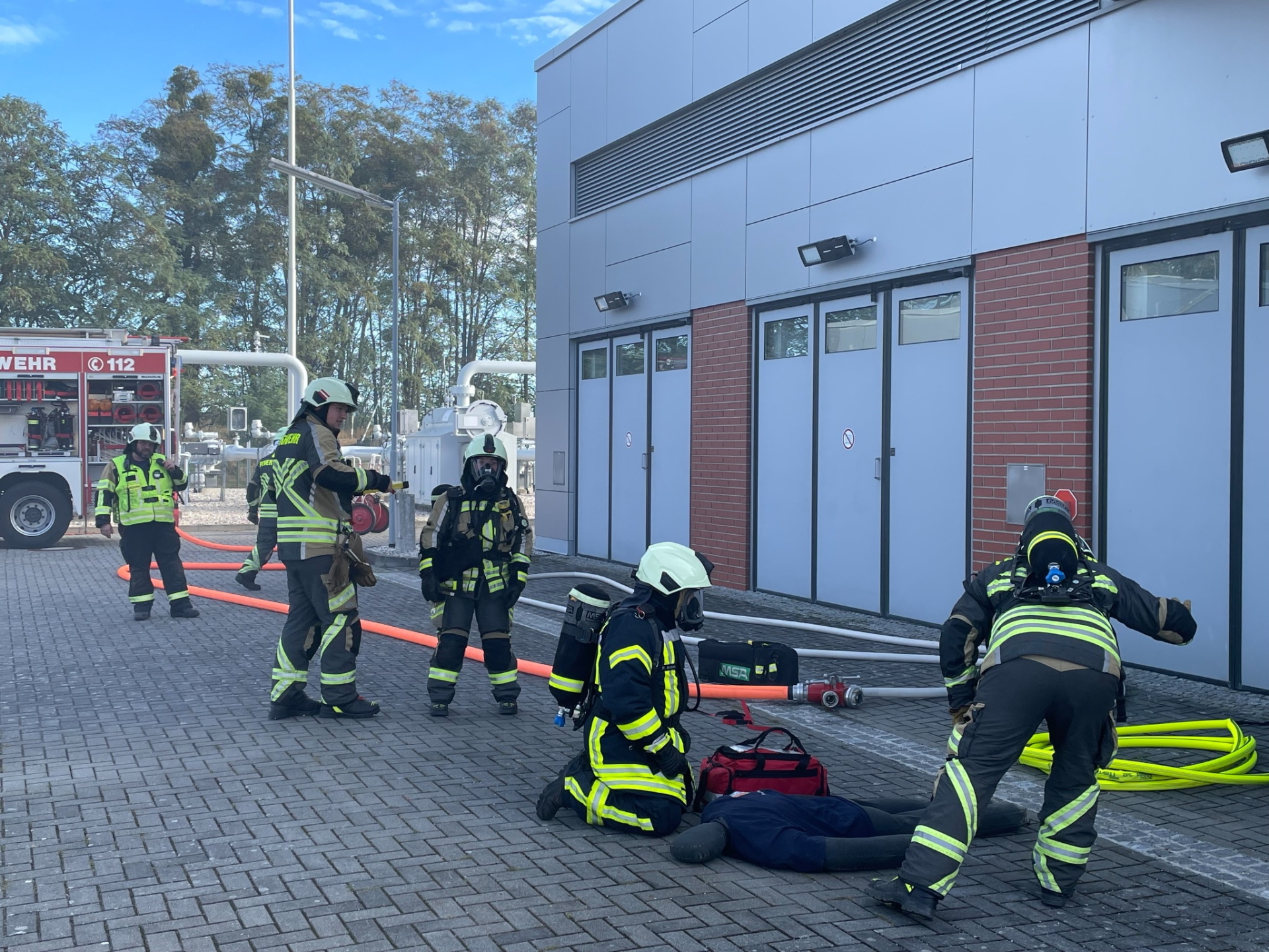 Feuerwehr bei der Übung am EWE Gasspeicher