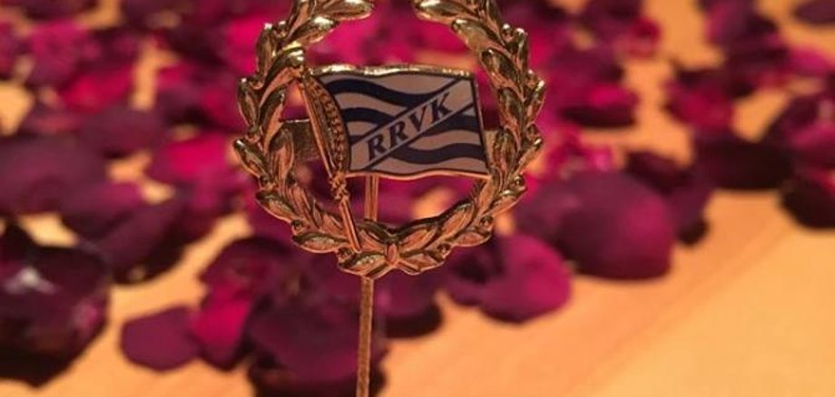 Lutz Bühnert otrzymuje Złotą Odznakę Honorową od klubu wioślarskiego Kalkberge w Rüdersdorfie.