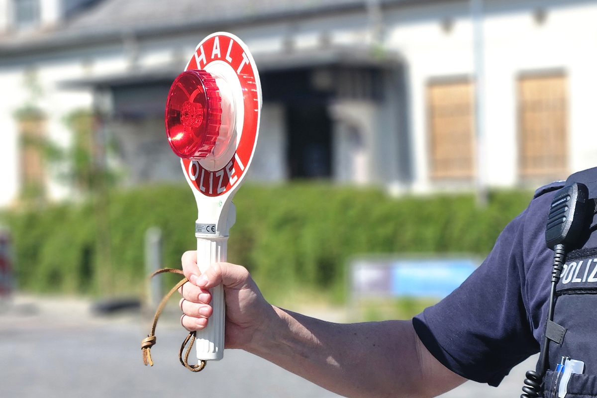 Polizeikelle bei einer Kontrolle