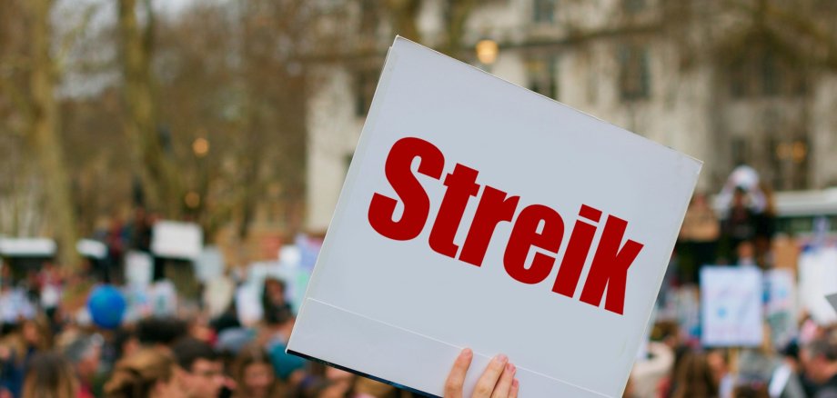 Foto Schild mit Streik