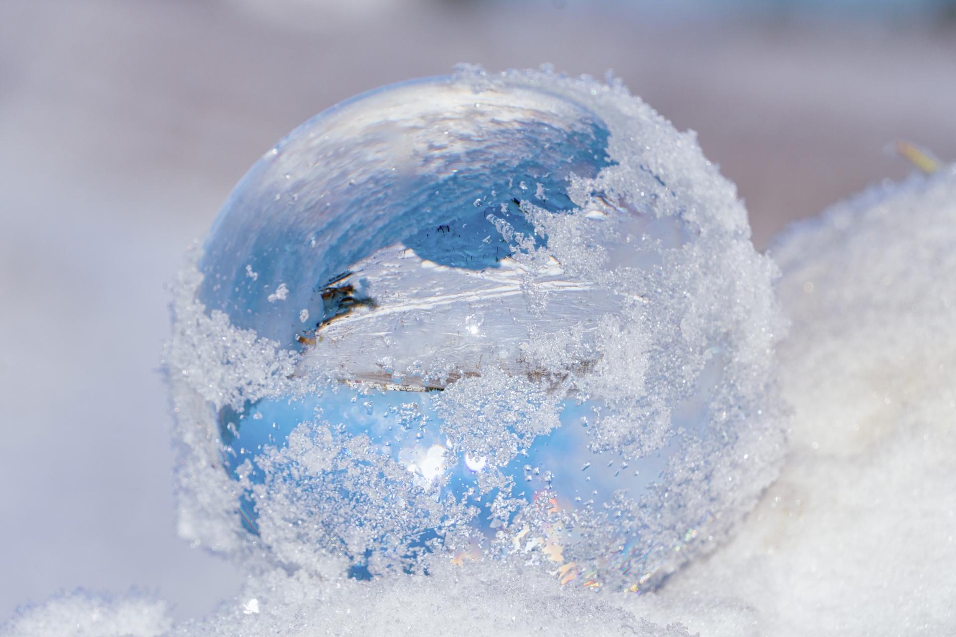 Sphäre im Schnee