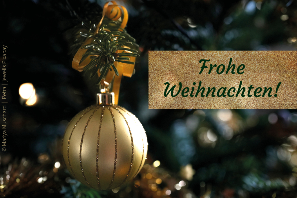Foto einer goldenen Christbaumkugel und dem Text "Frohe Weihnachten"