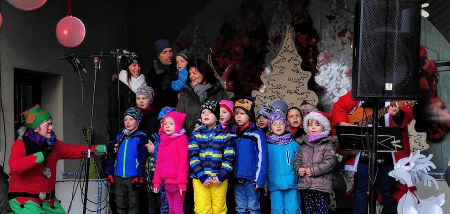 Frohe Weihnachtsfeiertage und ein frohes neues Jahr