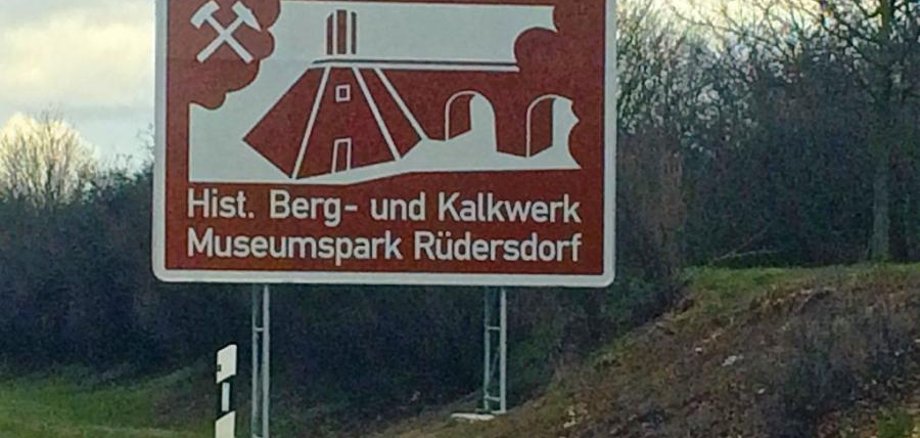Neues Autobahnschild für den Museumspark