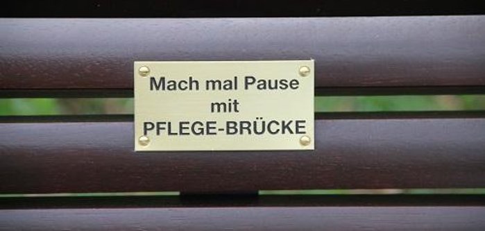 "Pflege-Brücke" übergibt Parkbank an Rüdersdorfer