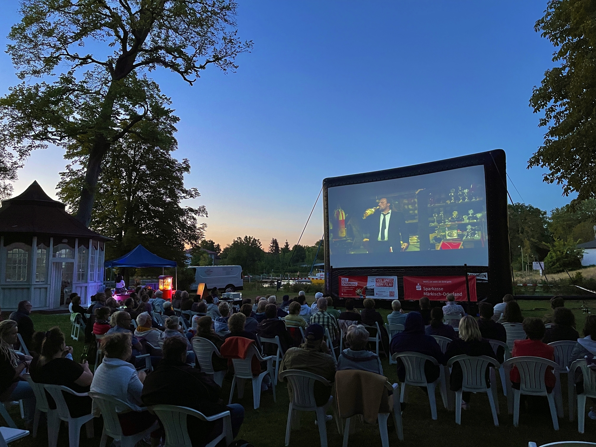 Foto der Zuschauer im Freiluftkino