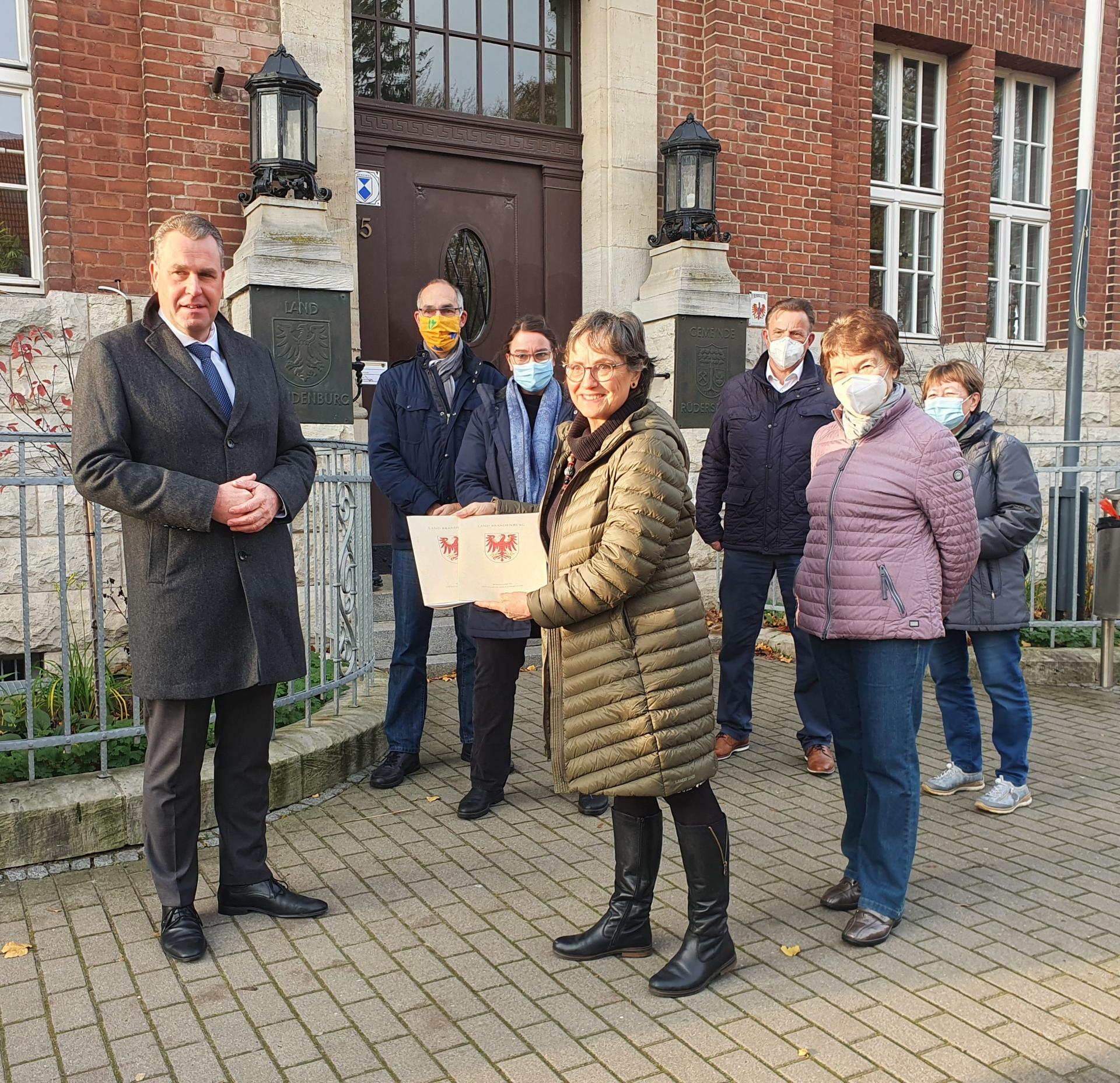 Übergabe von Zuwendungsbescheiden